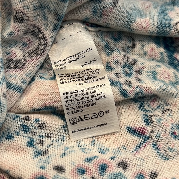 🪷 Chicos size 2 shirt 🪷 - Picture 3 of 11